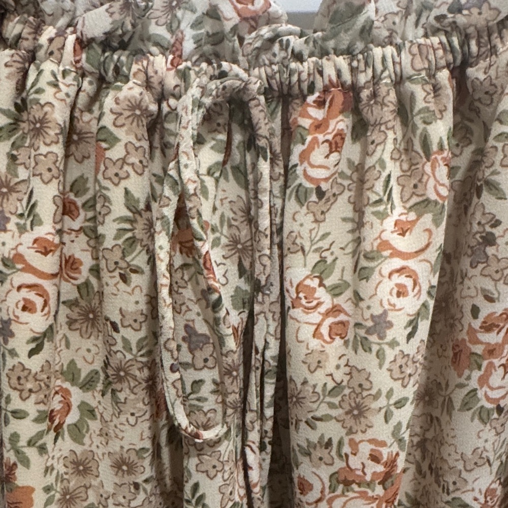 Floral Print Ruffle Blouse - Picture 2 of 3